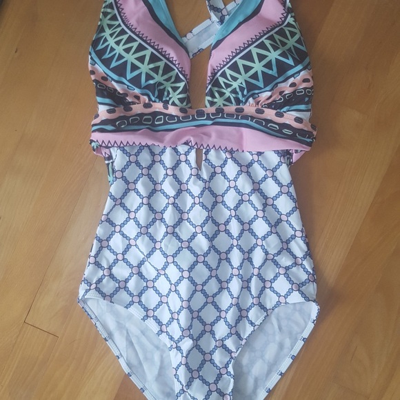 Bathing suit - Picture 3 of 5